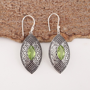 Pendientes colgantes hechos a mano de latón con diseño de corte marquesa y engaste de bisel con piedra preciosa de peridoto en plata de ley 925 para mujer - Product Image 3