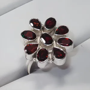 Anillo de Plata de Ley 925 con Granate Rojo Radiante, Diseño Floral Hecho a Mano, Joyería con Piedra de Nacimiento Natural para Mujer - Product Image 5
