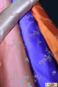 Tissu brocart satiné lourd à motif orchidée |   Tissu jacquard en nylon 100% teignable |   Brocart floral finition satinée pour tenues ethniques et occasions spéciales - Product Image 5