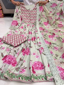 Kurta Anarkali de algodón puro para fiesta, con hermoso estampado floral y trabajo artesanal, manga larga, combinada con pantalón y dupatta. - Product Image 2