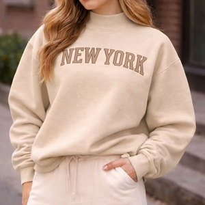 Sweat-shirt oversize à col montant pour femme, design élégant, imprimé lettres personnalisées, coupe classique, en coton tricoté, pull décontracté d'automne - Product Image 1