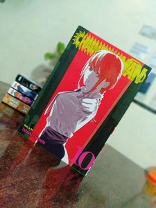 เชนซอว์แมน เล่ม 10 โดย ทาสึกิ ฟูจิโมโตะ หนังสือปกอ่อนคุณภาพสูง นิยายสำหรับผู้ใหญ่ - Product Image 3