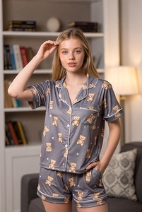 Camiseta de pijama azul marino para mujer con ribetes blancos, manga corta, botones y bolsillo, para un elegante y cómodo atuendo de dormir. - Product Image 3