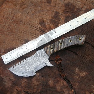 Couteau de chasse et de camping artisanal OEM/ODM en acier Damas de qualité industrielle, lame droite de 10 pouces, manche en corne, pointe tombante, style Viking - Product Image 1