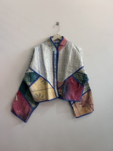เสื้อแจ็คเก็ตคันธาอินเดียทำมือแบบควิลท์สไตล์โบโฮ วินเทจ แบบกลับด้านได้ ไซส์เดียว ขายส่งจำนวนมาก - Product Image 5