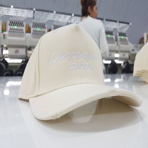 Casquette de golf haut de gamme avec bande anti-transpiration, fermeture réglable et broderie personnalisée professionnelle - Product Image 3