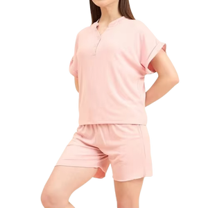 ชุดเซ็ตเสื้อผ้าลำลองแฟชั่นสำหรับผู้หญิง ผ้าฝ้ายสีพื้นสองชิ้น กางเกงขาสั้น ระบายอากาศ กันน้ำ แห้งเร็ว เหมาะสำหรับฤดูร้อน ชุดลำลองสำหรับผู้ชายแบบสั่งทำได้ - Product Image 1