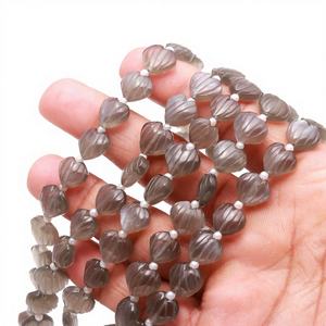 Perles de pierre de lune grise naturelle sculptées en forme de cœur, perles de pierres précieuses sculptées à la main pour la création de bijoux, taille 10-11 mm, fabriquées par le fabricant, 8 pouces. - Product Image 1