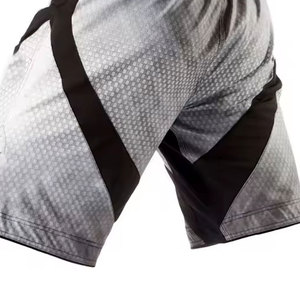 Shorts MMA légers de qualité supérieure pour hommes, vêtements de sport respirants avec des performances d'entraînement flexibles - Product Image 4
