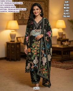 Ensemble Sharara traditionnel ethnique pour femme Regal Orchid Bandhani, longueur ras du sol, avec dupatta en organza doux brodé, séchage rapide - Product Image 3