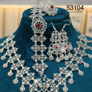 Elegante Juego de Collar y Pendientes de Mujer con Diseño de Hoja, Chapado en Oro y Circonitas, Cadena de Cuerda de 16 Pulgadas, Modelo 53103 - Product Image 1