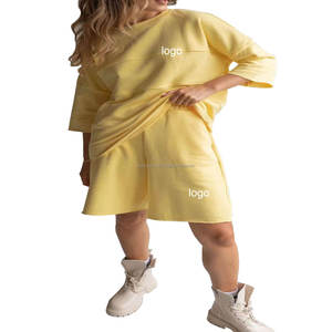 Ensemble deux pièces d'été avec logo personnalisé pour femmes Survêtement 322 g/m² avec haut à manches courtes et sac short emballé quantité minimale de commande 2 pièces - Product Image 1
