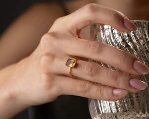 แหวนโรสควอตซ์ เงินแท้ 925 ชุบทอง 14K เวอร์เมล รูปวงรี พลอยโรสควอตซ์ธรรมชาติเปลี่ยนสีได้ เครื่องประดับทำมือ - Product Image 2