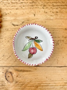 Bol à pâtes élégant en céramique, motif cerise peint à la main, avec un design large pour une présentation raffinée à la table - Product Image 4