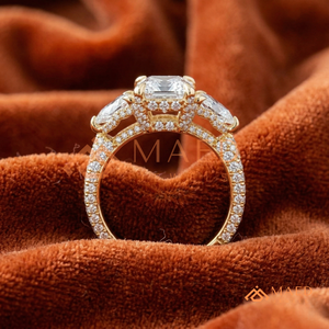 Bague de mariage de luxe en or 14 carats avec diamant taille radiant, pierres d'appoint taille poire et bande pavée pour femme - Product Image 3