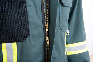 Vêtements de travail de sécurité pour hommes de haute qualité, fabriqués au Pakistan par un exportateur en gros avec un service professionnel pour les acheteurs B2B. - Product Image 5