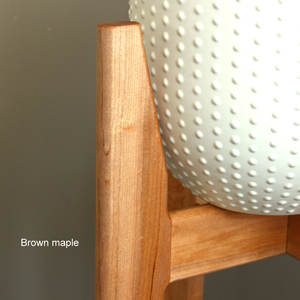 Soporte decorativo para plantas de madera maciza, fabricado con un marco de madera resistente, superficie pulida y estética moderna, ideal para plantas de interior. - Product Image 3