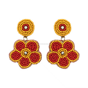 Boucles d'oreilles faites à la main de style religieux à la mode avec motif de numéro de crochet de perle et de diamant pour accessoires de mode anniversaires - Product Image 2