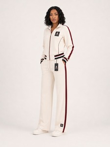 Conjunto Deportivo de Dos Piezas para Mujer con Estilo Moderno, Tela Suave y Ajuste Cómodo para Entrenamiento, Fitness y Uso Diario - Product Image 5
