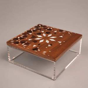 Boîte à chocolat carrée en acrylique de luxe avec incrustation de nacre, durable, multifonctionnelle, pour cadeaux du Ramadan et de l'Aïd, style minimaliste - Product Image 2