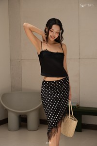 Conjunto de Dos Piezas para Mujer al por Mayor, Camisola con Ribete de Encaje y Falda Midi Asimétrica ET3199 - Product Image 3