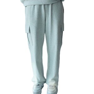 Pantalon de jogging cargo streetwear pour homme en molleton de coton épais, coupe ample, multi-poches, avec logo personnalisé, décontracté - Product Image 1