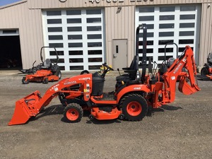 Mini-chargeur compact Kubota BX23S LA340 4WD avec godet frontal pour ferme et jardin - Product Image 3