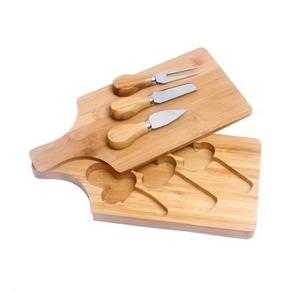 Planche à découper et à hacher en bois naturel REHMAN CRAFT avec poignée intégrée, écologique, épaisseur 1,5 cm, passe au lave-vaisselle - Product Image 1