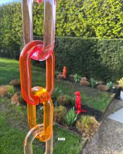 Sculpture murale en résine gris fumé dégradé, chaîne de maillons en acrylique entrelacés, pour la décoration intérieure des halls d'hôtels - Product Image 3