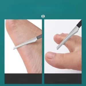 Couteau de pédicure professionnel en acier inoxydable pour éliminer les peaux mortes et les callosités, ergonomique, portable pour la maison, pour l'élimination des cors et des verrues - Product Image 6