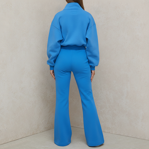 Ensemble 2 pièces bleu électrique pour femme : Sweat à capuche court zippé et pantalon de survêtement évasé taille haute en molleton - Product Image 4