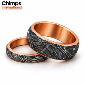 Anillos de Matrimonio de Cobre con Meteorito, Anillos Unisex Geométricos Facetados en Oro Rosa |   Acero de Damasco Tradicional Hecho a Mano con Cobre - Product Image 1