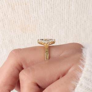 Anillo de compromiso con diamantes de corte marquesa de 2.51 quilates cultivados en laboratorio, con oro amarillo de 14 quilates, inspirado en el promesa de matrimonio, regalo para novias. - Product Image 5