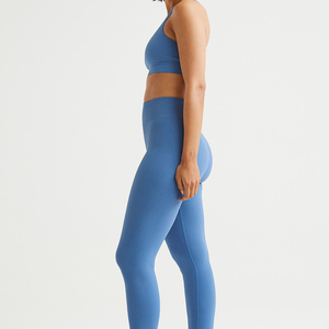 Leggings de sport personnalisés pour femmes, imprimés par sublimation, dernier design, pour le fitness et les entraînements. - Product Image 2