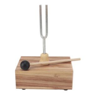 Diapason en acier inoxydable massif 512 Hz pour thérapie sonore avec certification ISO, résonateur en bois et marteau en caoutchouc - Product Image 1