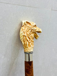 Bastón Multifuncional Steampunk de Madera de Palisandro y Latón con Diseño de Lobo Rosa y Marrón - Regalo de Acción de Gracias y Graduación - Product Image 3