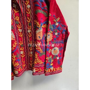 เสื้อแจ็คเก็ตผู้หญิงลำลอง แขนยาว คอตั้ง ผ้าฝ้ายบุนวม ลายดอกไม้ถักปักมือสีแดง สำหรับฤดูหนาว - Product Image 6