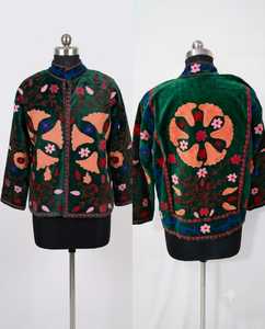 เสื้อแจ็คเก็ตปักลายซูซานีสีเขียวเข้มพรีเมียมสำหรับผู้หญิง งานแฮนด์เมด แรงบันดาลใจจากอุซเบกิสถาน ลายปักดอกไม้ ผ้ากำมะหยี่ ดีไซน์เนอร์แฟชั่น - Product Image 5