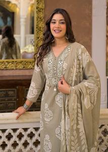 Ensemble de costume élégant en coton vert kaki 60x60 à imprimé floral avec col en V orné, pantalon droit et dupatta pour femmes - Product Image 3