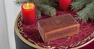 Caja organizadora de joyas de madera más vendida con cerradura y espejo, estuche de almacenamiento de varias capas para accesorios de mujer disponible para la venta - Product Image 2