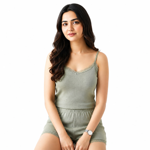 Ensemble pyjama côtelé pour femmes, débardeur sans manches et short avec garniture en dentelle, ensemble 2 pièces en tissu doux pour dormir et se détendre - Product Image 1