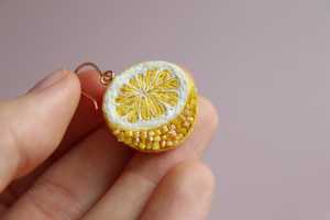 ต่างหูปักลูกปัดแก้วทำมือจาก Khadim Handicrafts พร้อมตัวล็อคและตะขอเกี่ยวสำหรับผู้หญิง เครื่องประดับแฟชั่นสไตล์โบฮีเมียน - Product Image 4