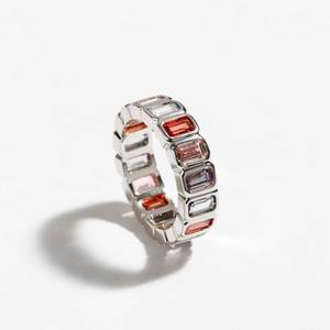 Anillo de compromiso y boda de oro macizo de 14K con zafiro de laboratorio en engaste de bisel, corte radiante, color arcoíris, banda completa, joyería fina - Product Image 2