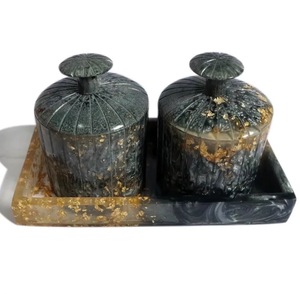 Ensemble de pots à épices modernes de luxe en résine, 4 cylindres, couvercles noirs à feuilles d'or, contenants de rangement légers et durables - Product Image 2