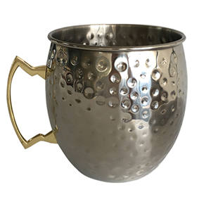 Mug Moscow Mule en cuivre martelé avec anse en laiton doré - Tasse à bière plaquée argent de 16 oz, chopes métalliques pour cocktails réfrigérés et articles de bar - Product Image 1