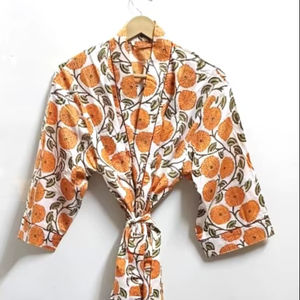 Robe Kimono en Coton Imprimée à la Main, Peignoir Floral Léger pour Femme, Robe d'Été en Coton, Peignoir de Spa, Robe de Mariée - Product Image 1