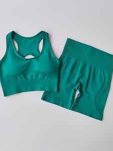 Conjunto Deportivo Premium Azul Acanalado para Mujer: Top Corto Sin Costuras con Espalda Cruzada y Shorts Biker con Efecto Fruncido, Cómodo y de Alta Sujeción - Product Image 5