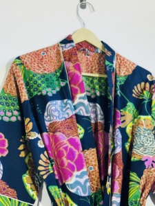 Bata Kimono de Algodón con Estampado Floral Azul Marino para Mujer, Hecha a Mano, Ligera, con Cinturón - Product Image 4