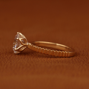 Bague de fiançailles solitaire en or 14K 18K avec diamant de laboratoire rond de 3 carats, sertie à griffes, pour femme, certifiée IGI VS1 VVS, tendance - Product Image 6