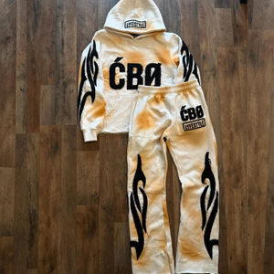 Chándal con capucha personalizado, ligero, de invierno, estilo urbano, con efecto desgastado, corte holgado, con pedrería, largo completo, lavado ácido, para niñas, con pantalón acampanado, 100% - Product Image 1